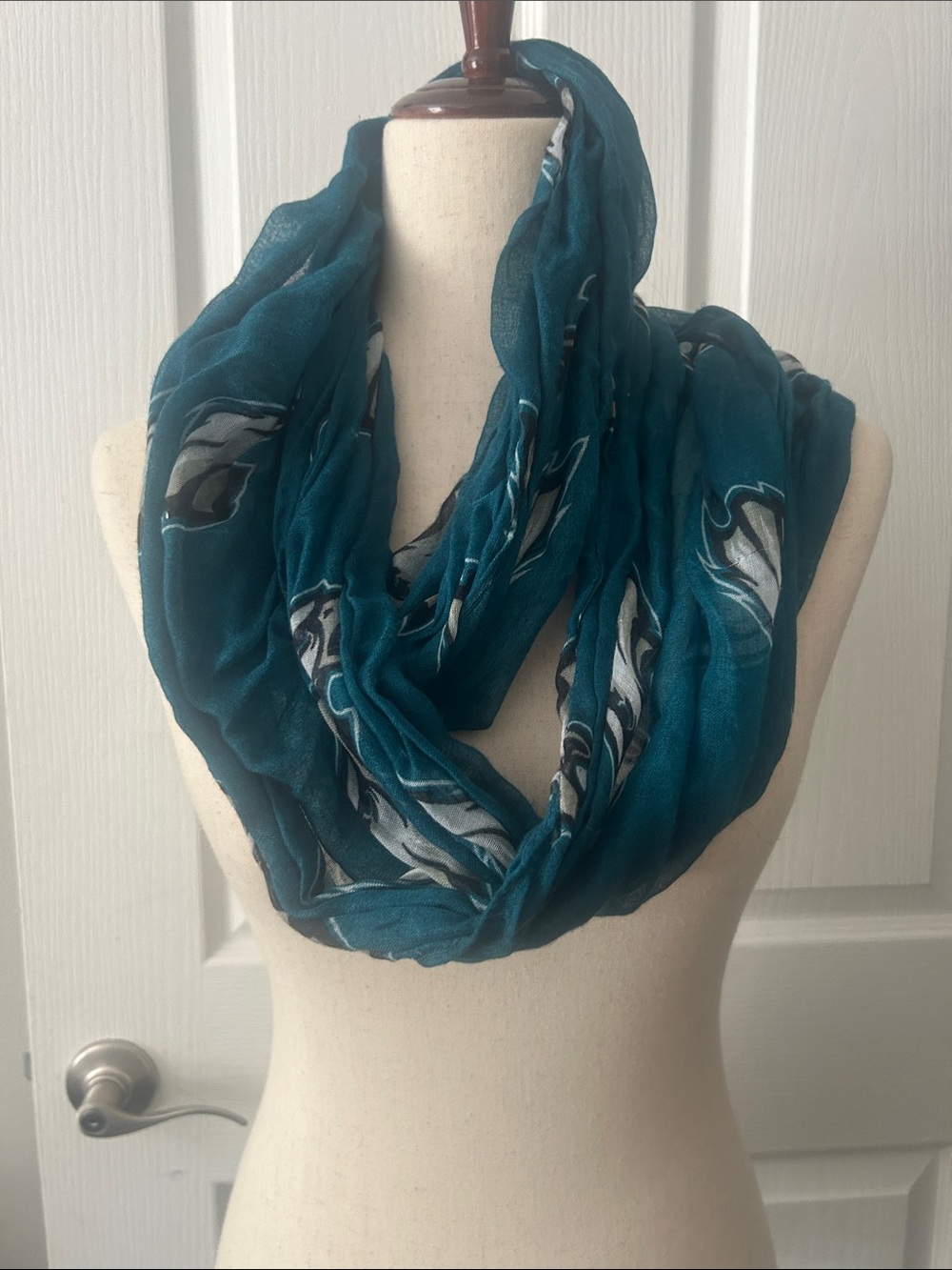 Philadelphia Eagles, Infiniti scarf